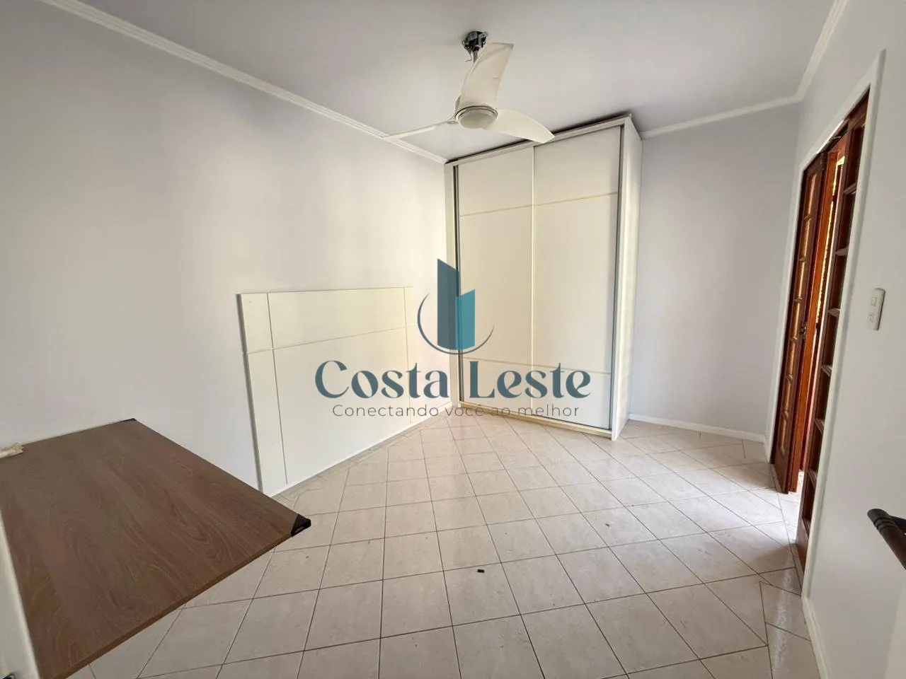 4-bedroom house with a fireplace in Florianópolis — photo 10