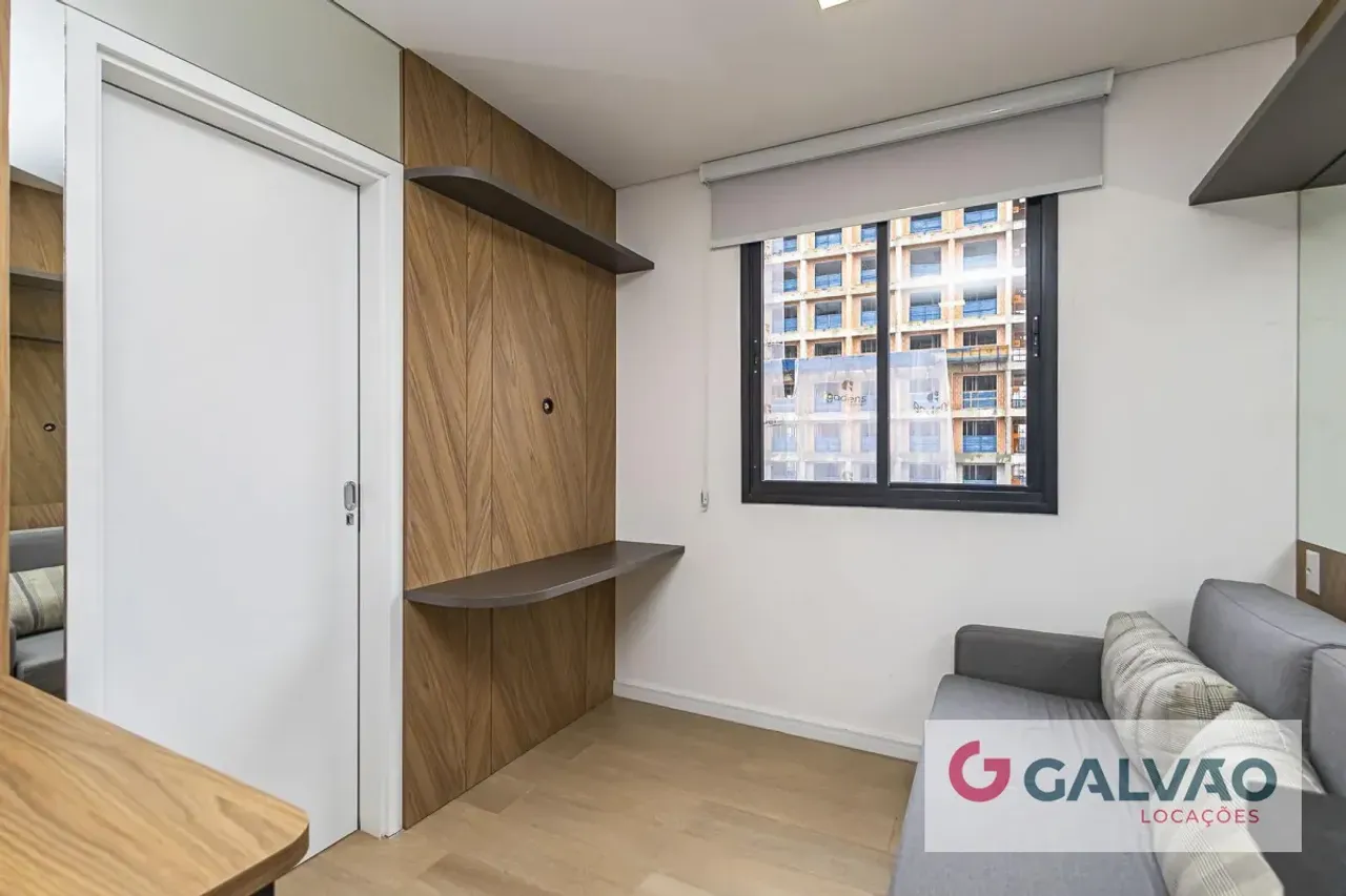 Furnished 1-bedroom apartment with glass shower — photo 2