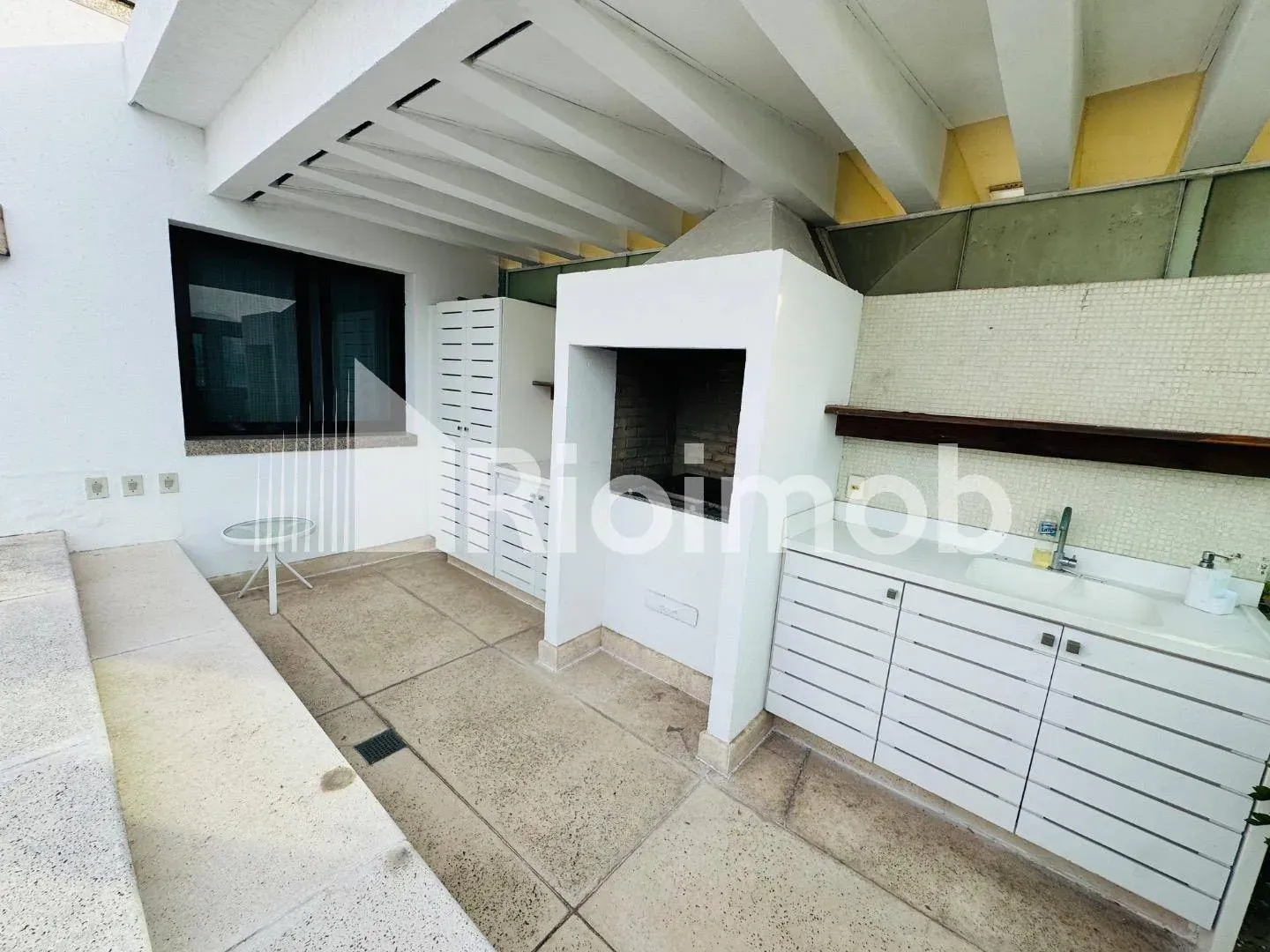 Unfurnished apartment with 5 bedrooms and 5 bathrooms — photo 39