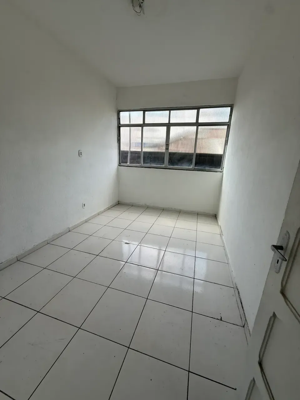 Apartamento com 2 quartos e piso de cerâmica — photo 10