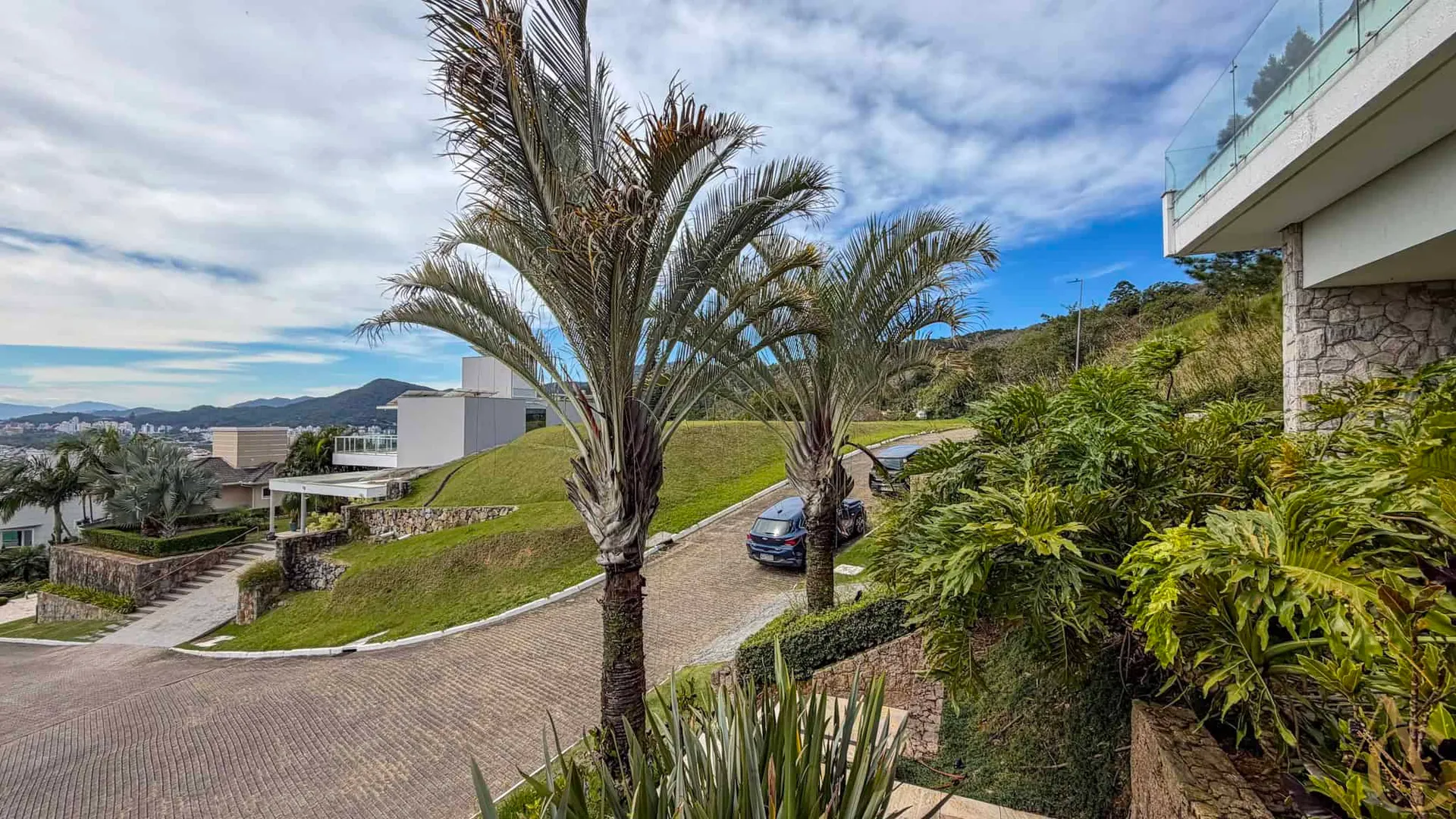 Furnished house, 689 m², with a grill on the balcony — photo 71