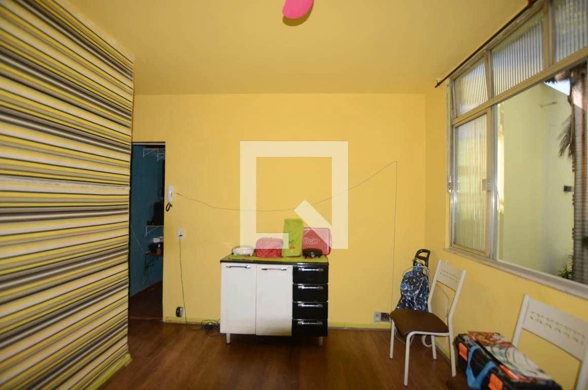 Furnished 2-bedroom apartment with 1 bathroom