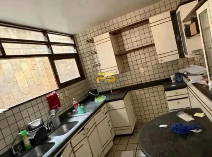 Commercial house 450 m² with 5 bedrooms and 5 bathrooms