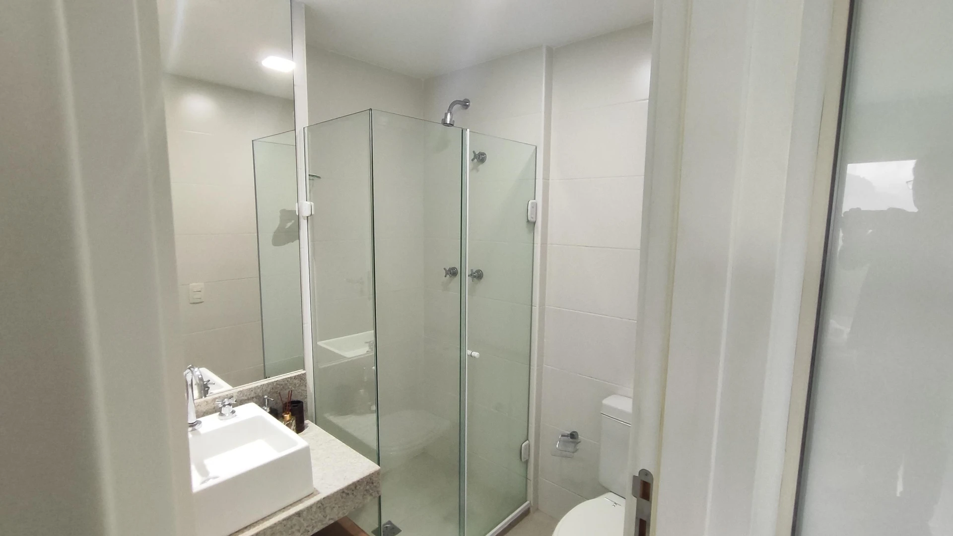 3-bedroom apartment with a glass-enclosed balcony — photo 10