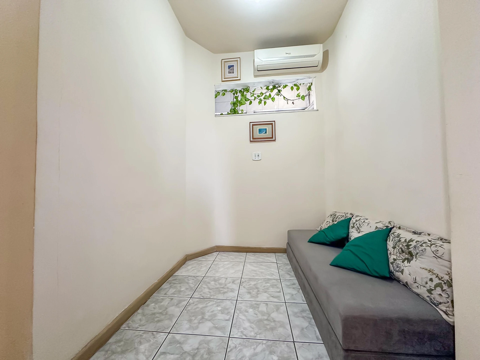 Furnished 2-bedroom apartment with separate kitchen — photo 2