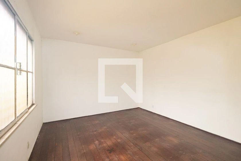House, 500 m², with wood or laminate floors — photo 31