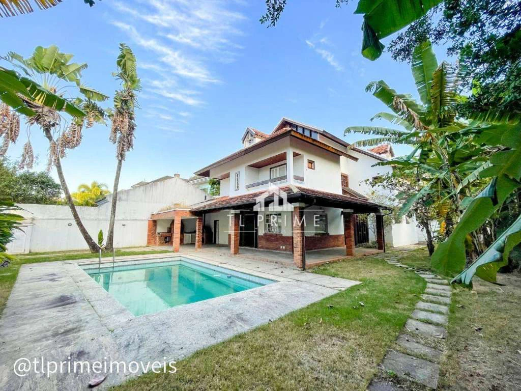 House in a gated community with 4 bedrooms and 600 m² — photo 4