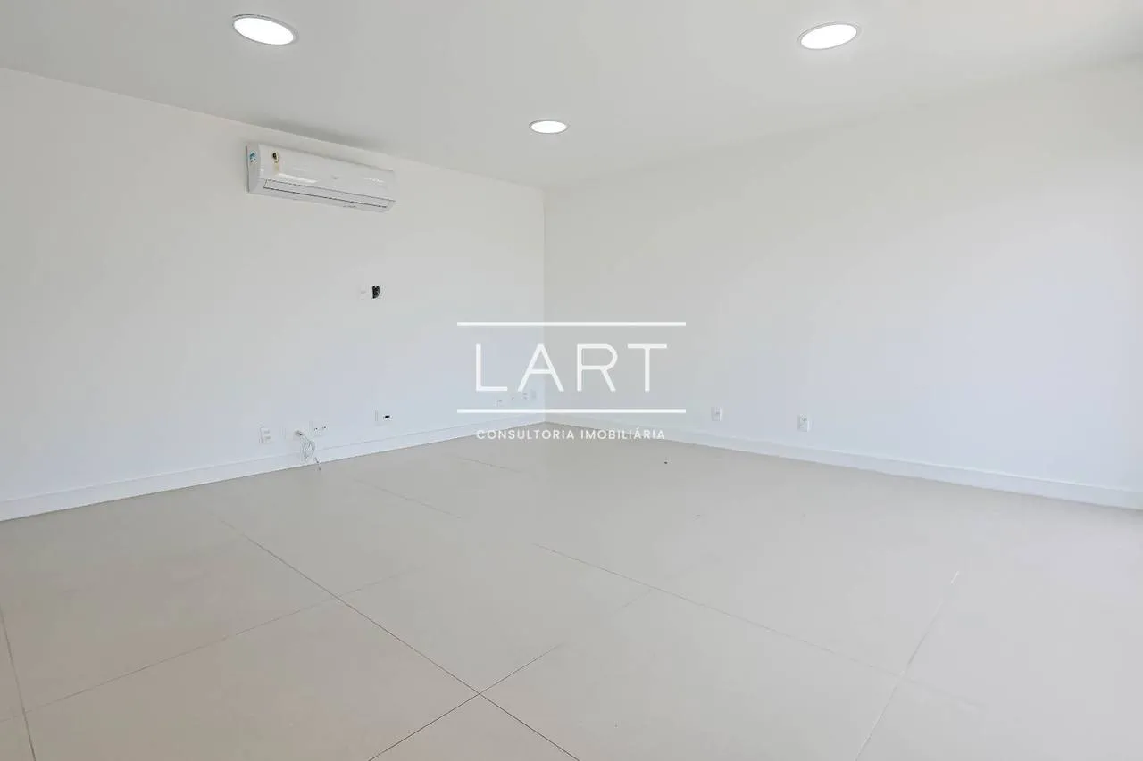180 m² apartment with 3 bedrooms and 2 parking spots — photo 30