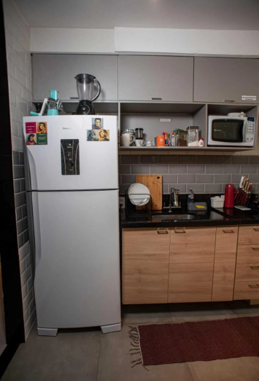 Furnished apartment with a closed kitchen and stove — photo 9
