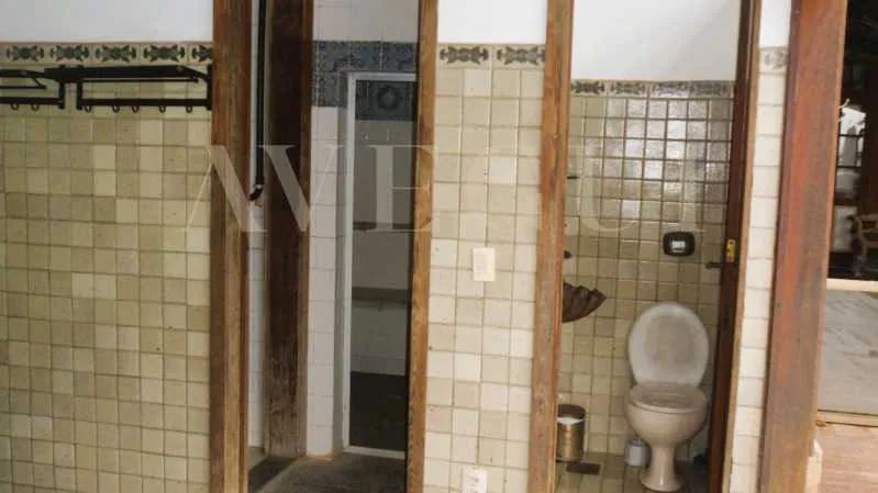 Furnished house, 485 m², with a bathtub — photo 23
