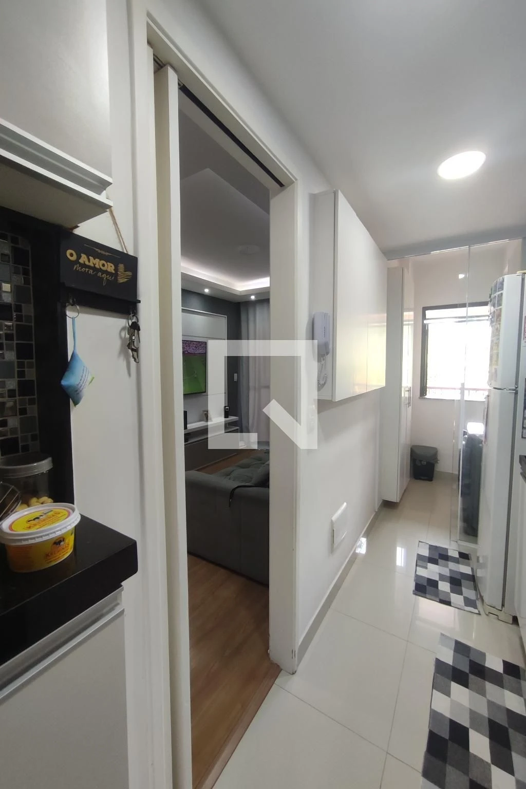 Apartamento de 89 m² com janelas do piso ao teto e closet — photo 24
