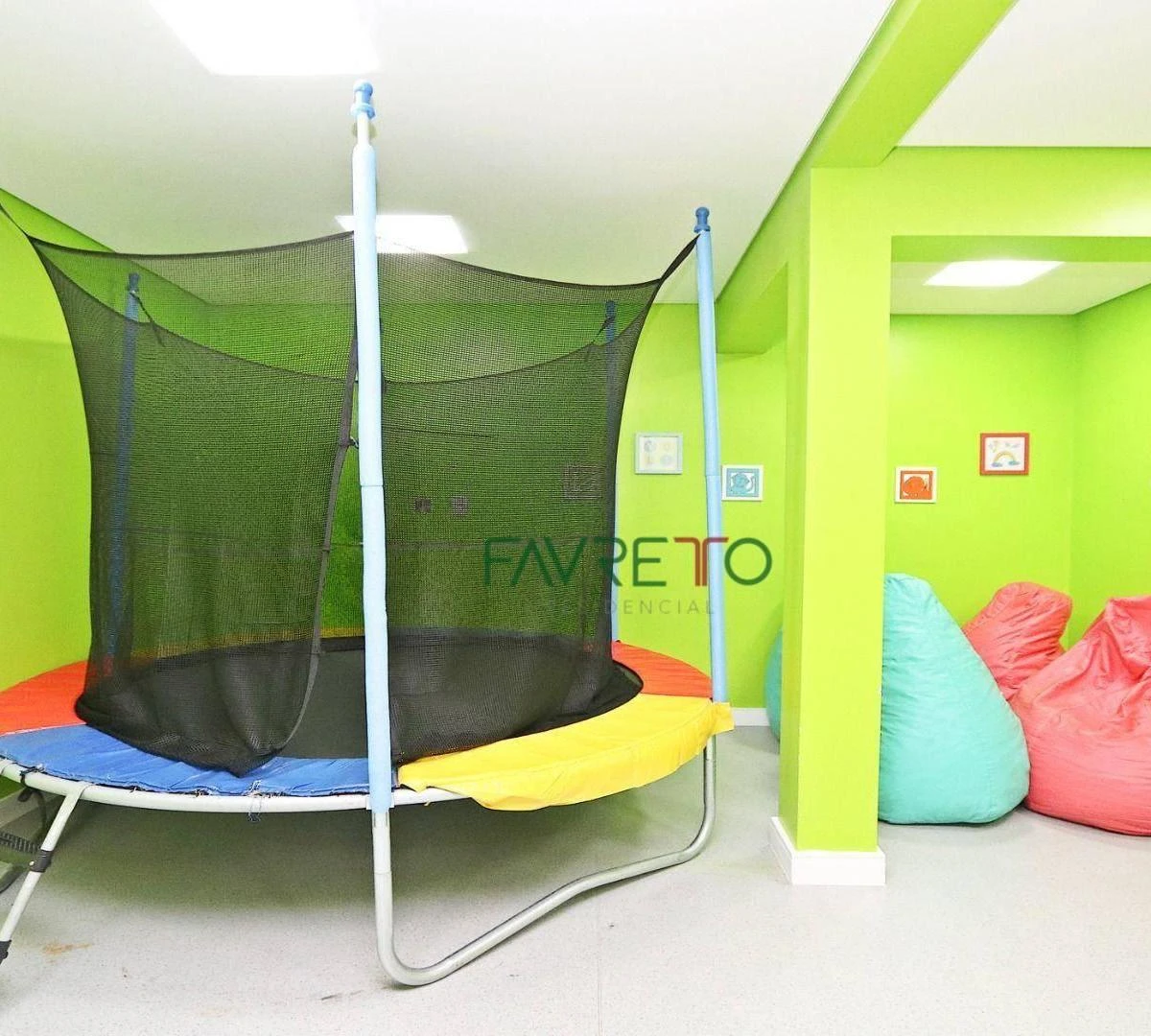 One-bedroom apartment in a building with a pool — photo 46