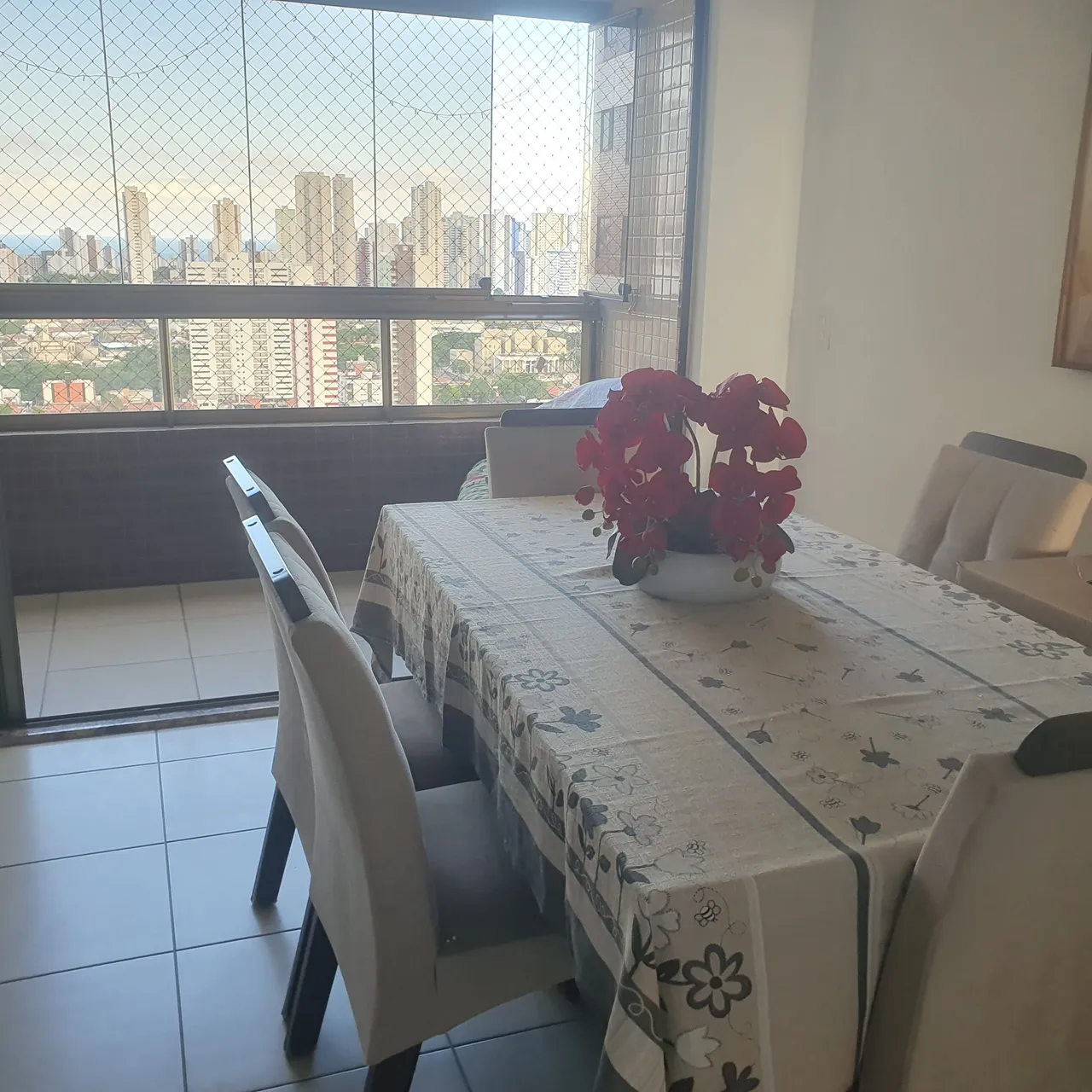 5-bedroom apartment in a building with a gym — photo 3