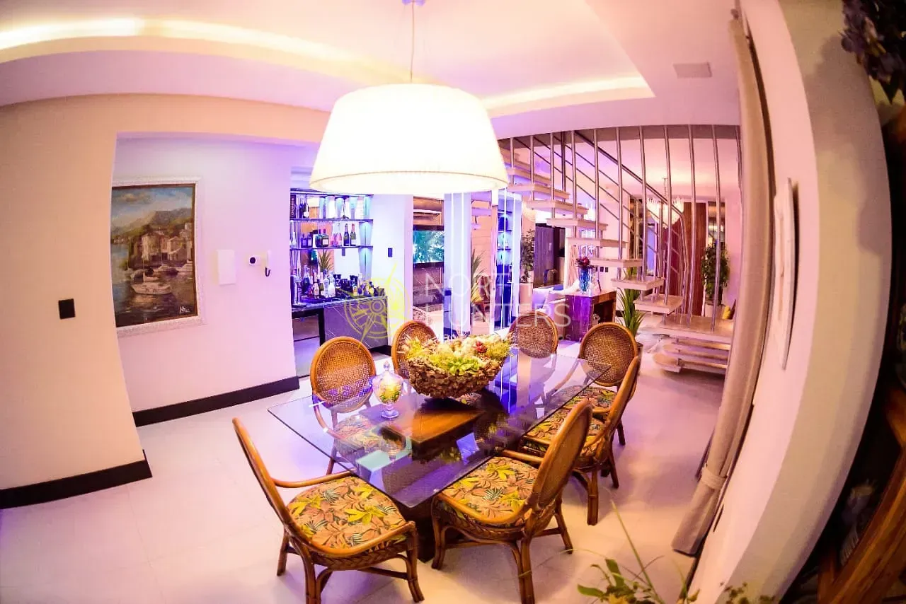 Casa con 5 dormitorios y cocina de concepto abierto — photo 33