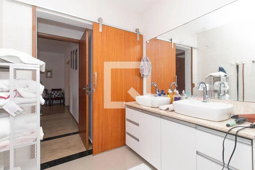 4-bedroom house with a home office in Curitiba — photo 41