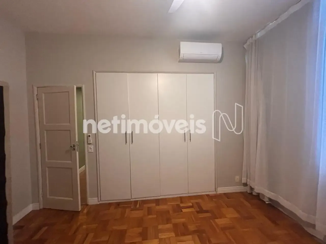 Wood or laminate floors in a 2-bedroom apartment, 78 m² — photo 13