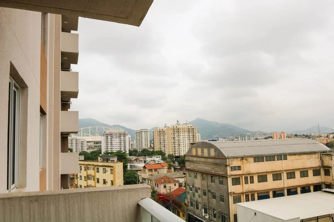 Balcony with a grill in a 2-bedroom apartment, 60 m² — photo 46