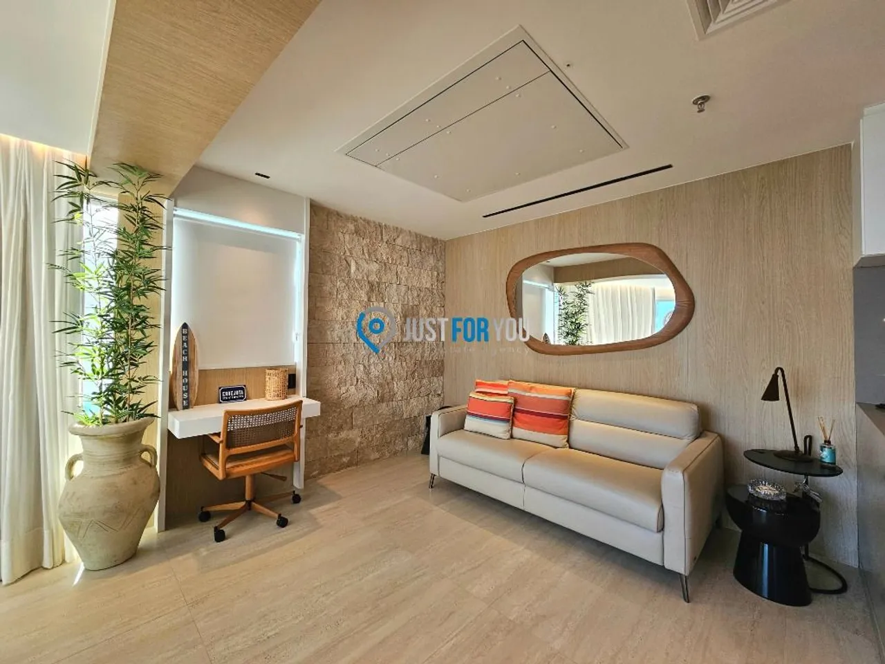 Furnished 1-bedroom apartment with an open-plan kitchen — photo 12