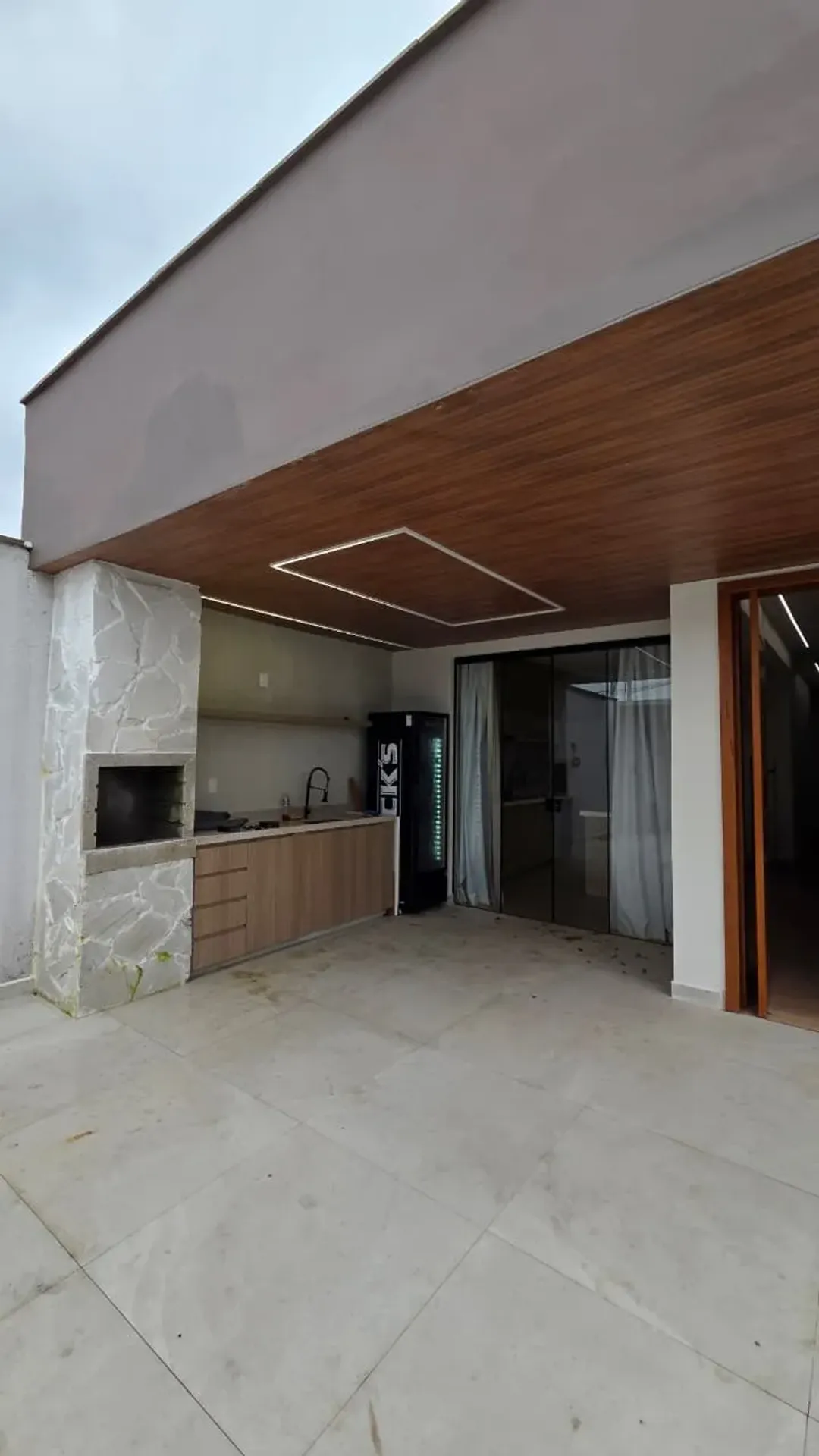 Furnished house, 200 m², with a bathtub — photo 15
