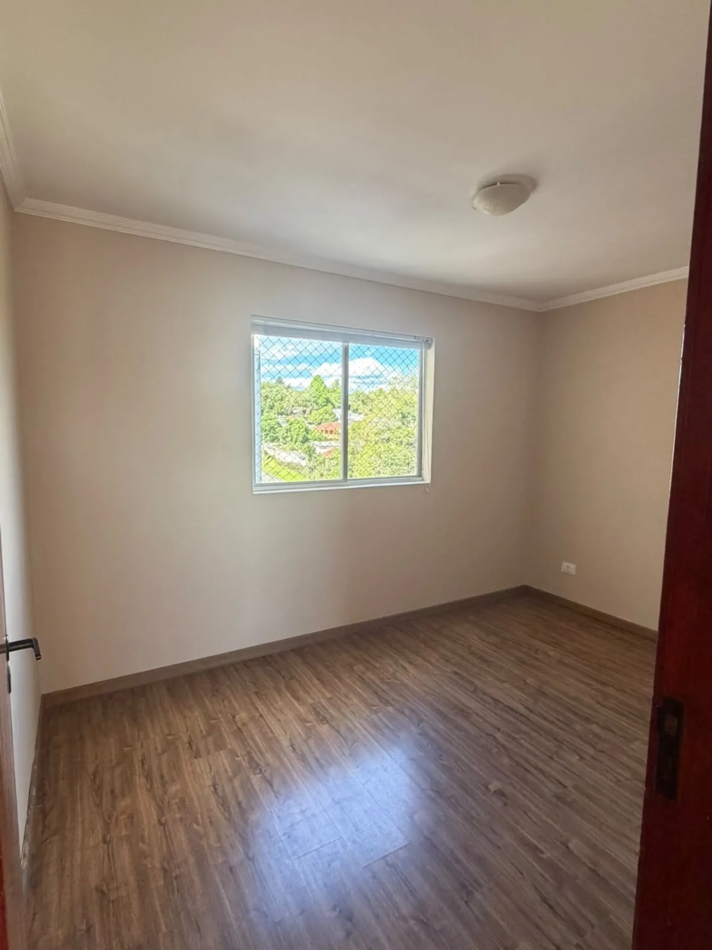 Wood or laminate floors in a 3-bedroom apartment, 65 m² — photo 3