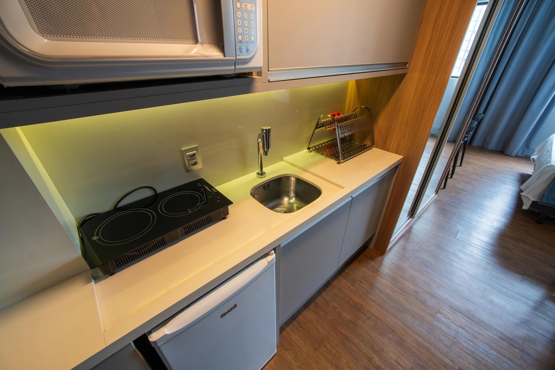 Furnished studio with 1 bedroom and 1 bathroom — photo 18