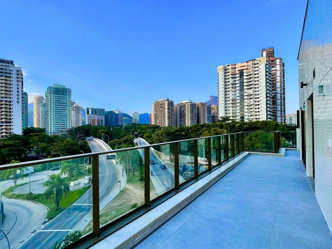 Apartment with 3 bedrooms, 3 bathrooms and balcony — photo 15