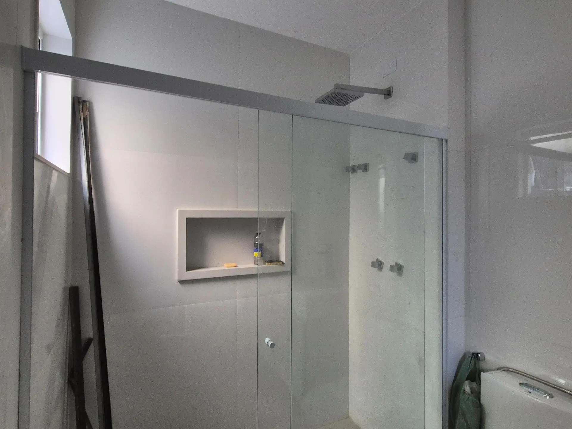 Ventanales de piso a techo y 5 dormitorios: casa de 403 m² — photo 10