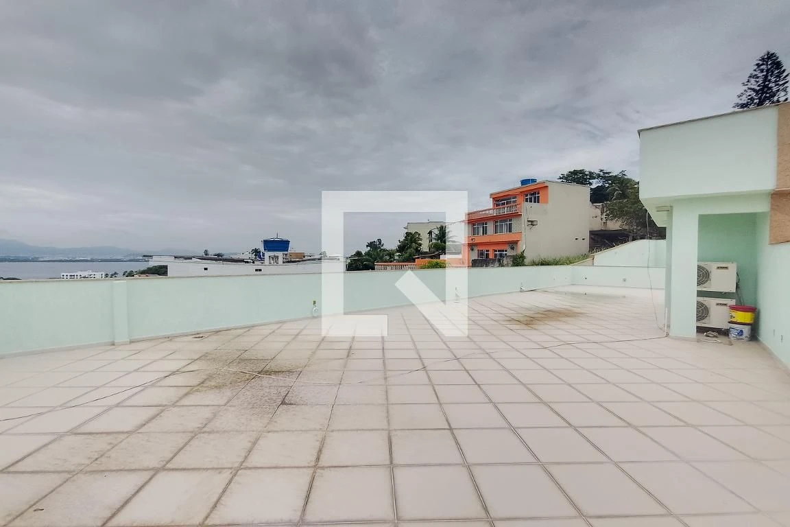 460 m² house with a water view and a private pool — photo 30