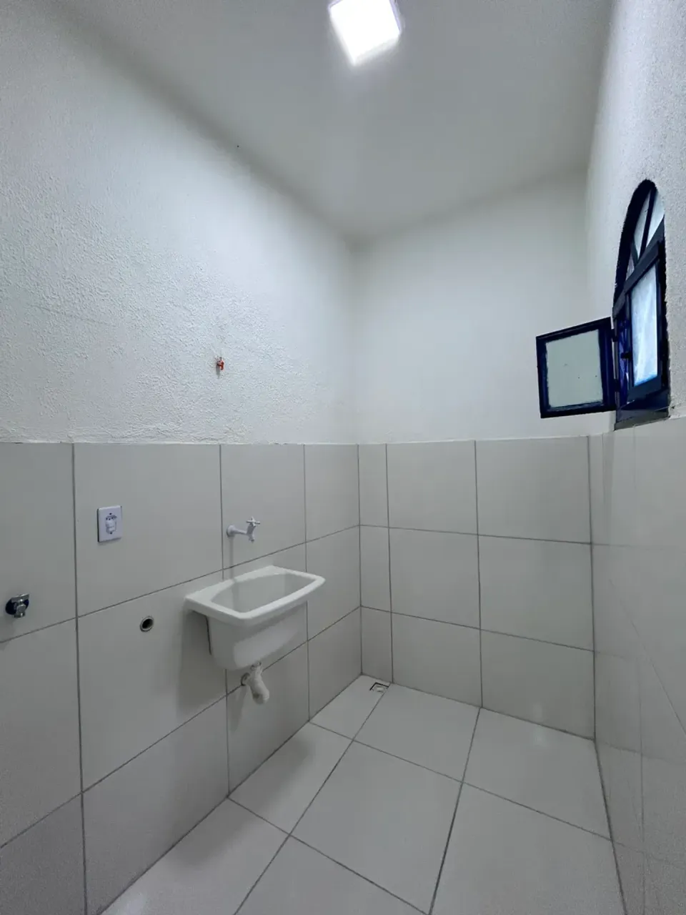 House with 1 bedroom and 1 bathroom plus laundry area — photo 5