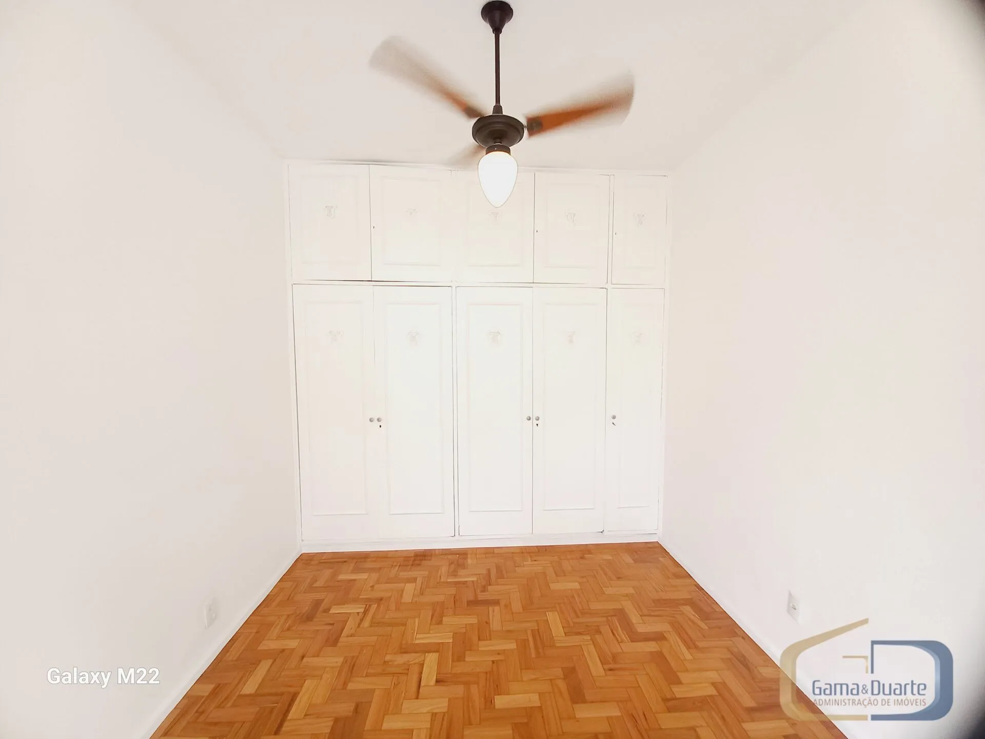 Apartment, 79 m², with wood or laminate floors — photo 3