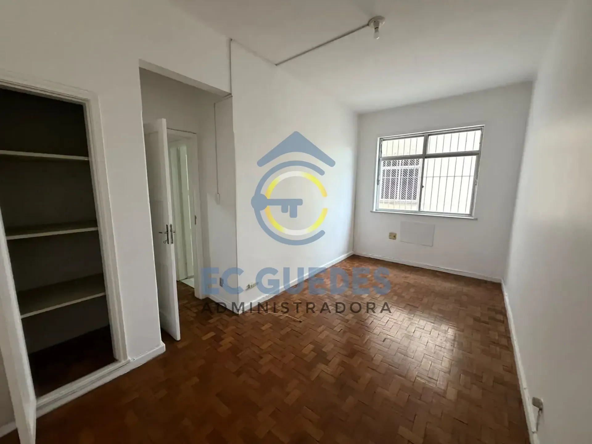 Деревянный пол или ламинат и 2 спальни: квартира 73 м² — photo 13
