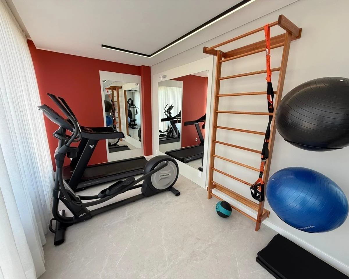 One-bedroom apartment with a grill on the balcony — photo 24