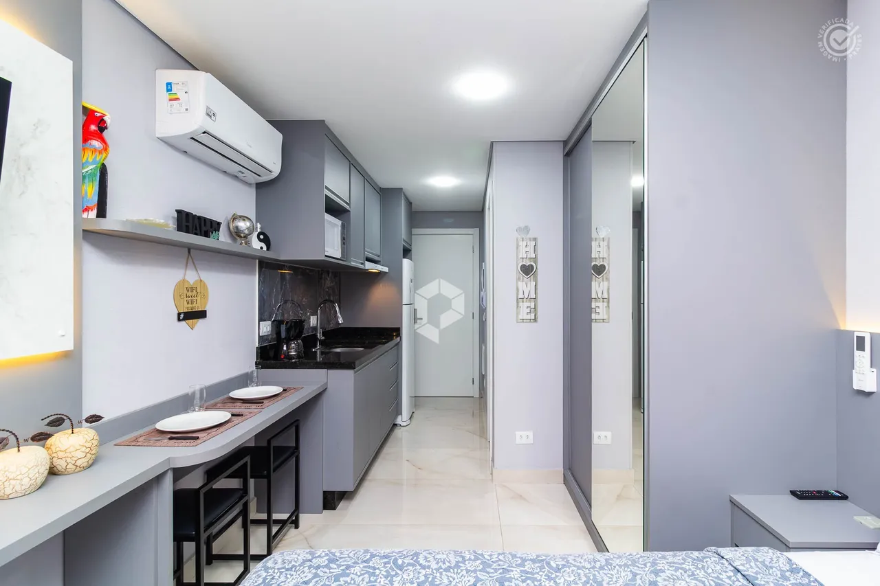 Furnished 1-bedroom apartment with open-plan kitchen — photo 10