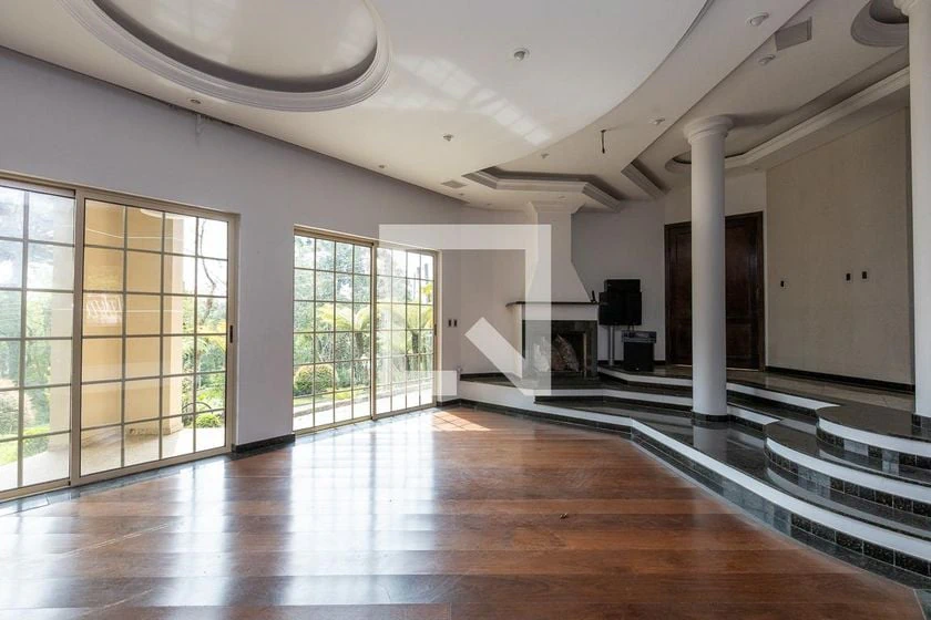 Unfurnished house with 4 en-suite bedrooms and a private garden