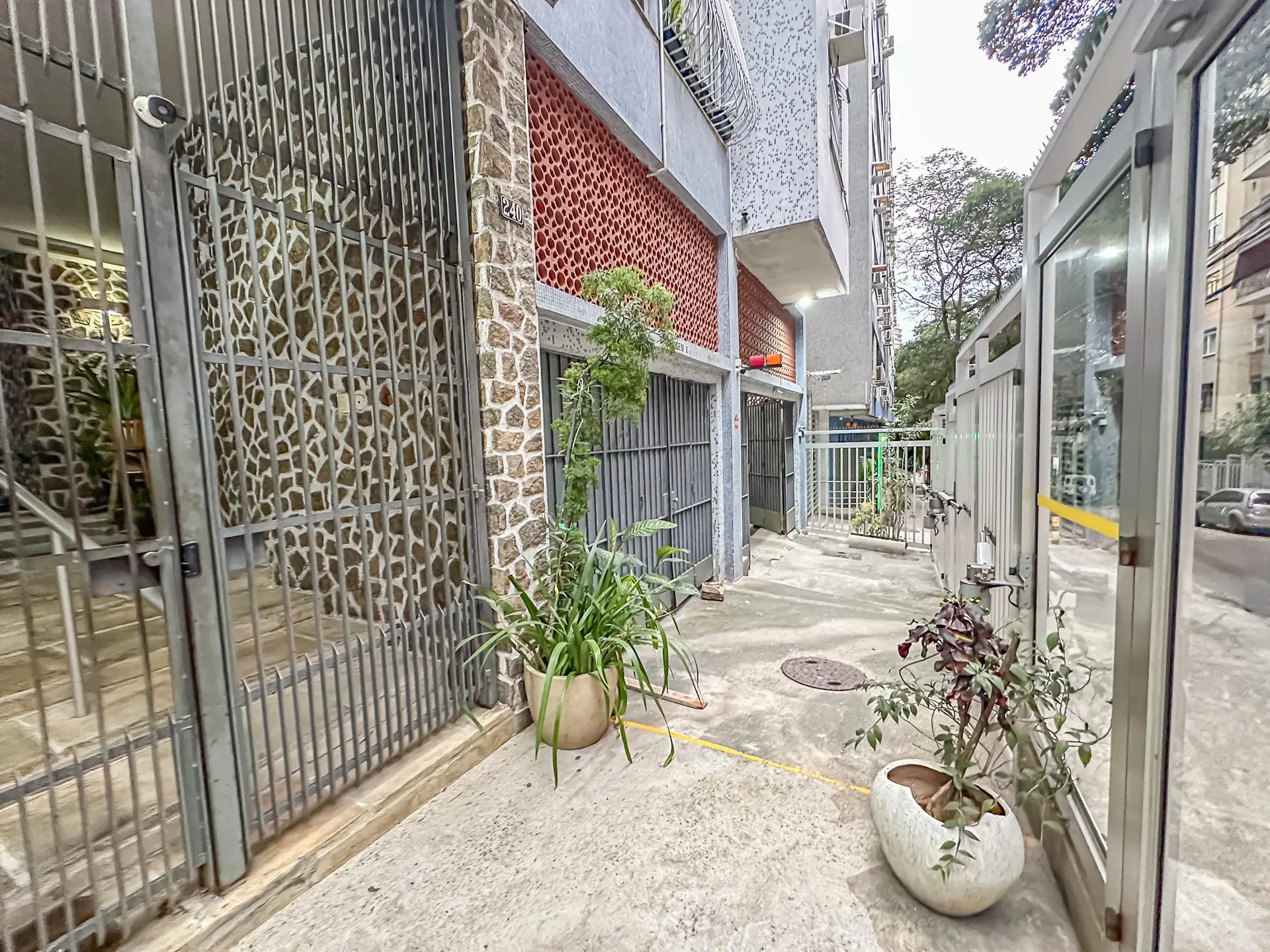 Furnished 1-bedroom apartment with a closed kitchen — photo 38