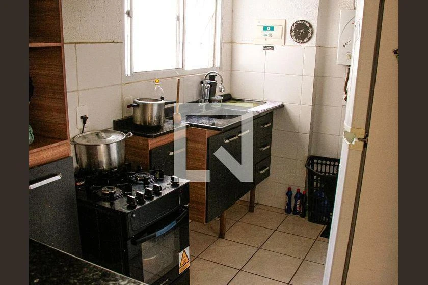 Furnished 2-bedroom apartment with a gas stove kitchen