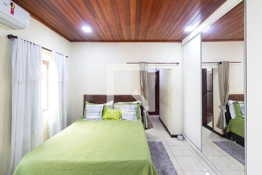 Casa de 5 quartos com espaço de home office — photo 49