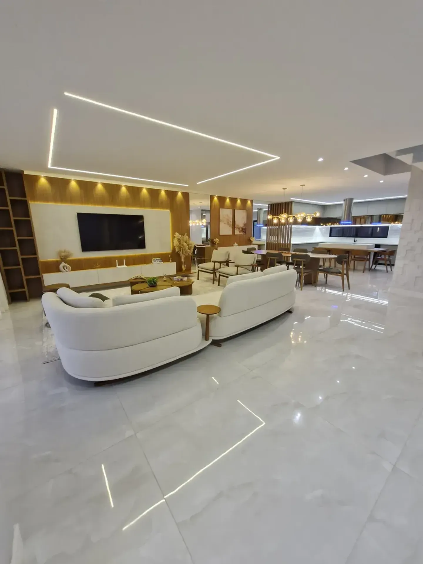 Furnished triplex house with open-plan kitchen and 490 m² — photo 31