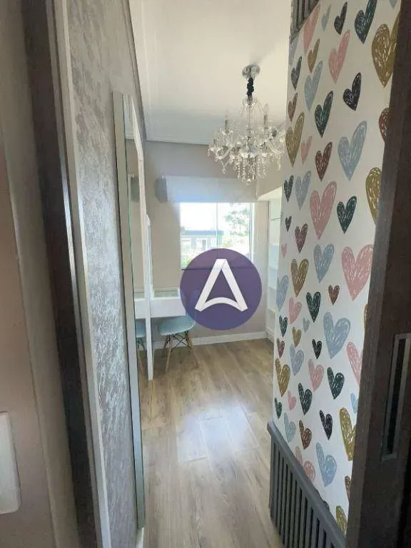 Casa mobiliada com 3 dormitórios e piscina