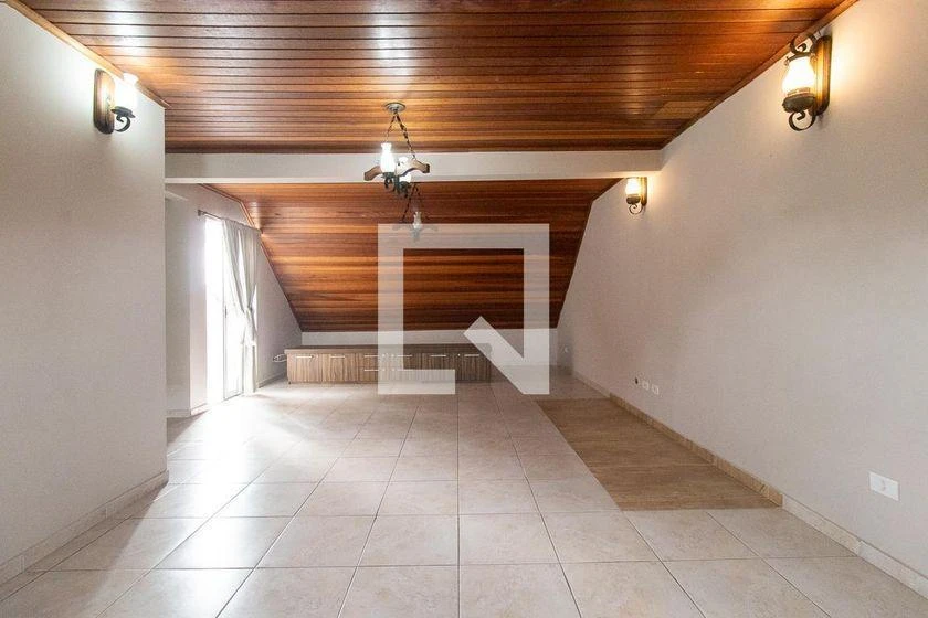 3-bedroom house with a glass-enclosed balcony — photo 21