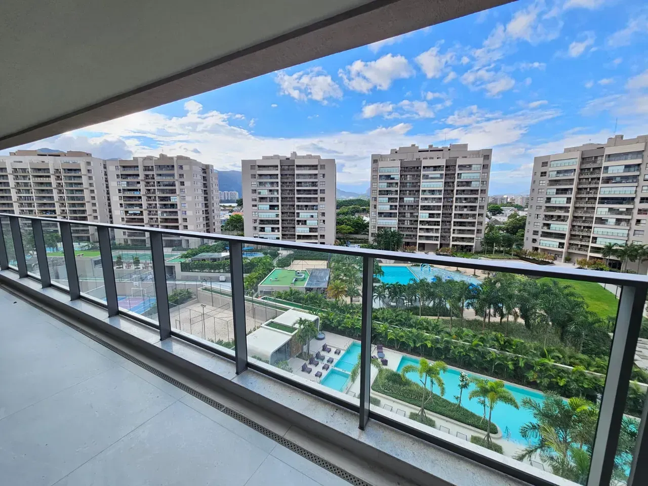Unfurnished apartment with 3 bedrooms and 5 bathrooms — photo 3