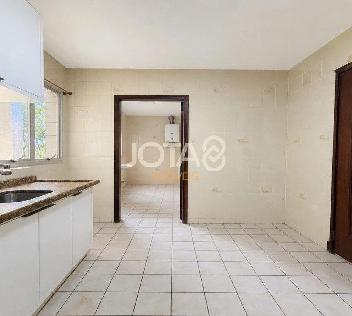 3-bedroom apartment in a building with a gym — photo 5