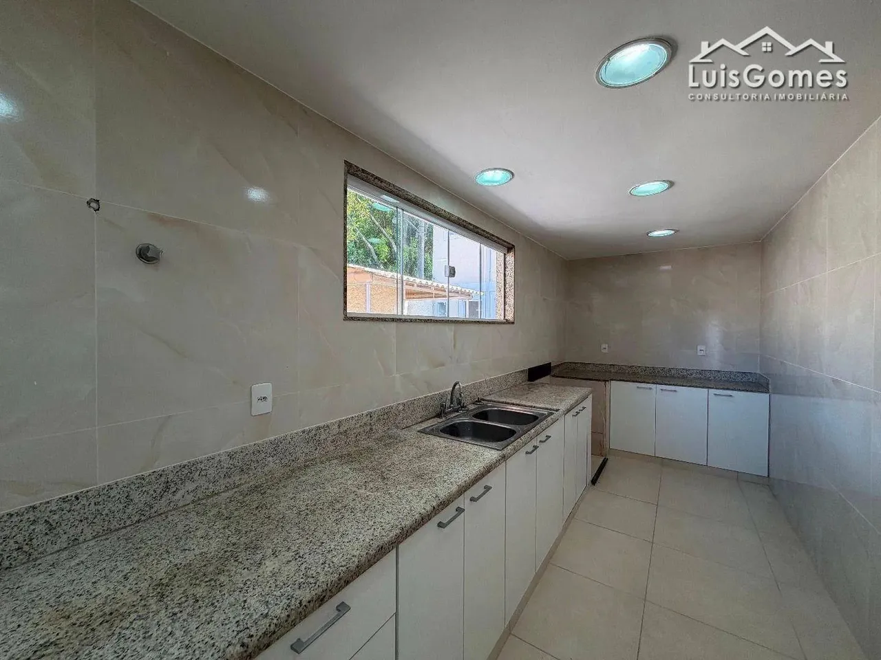 Unfurnished house with 5 bedrooms and 5 bathrooms — photo 16