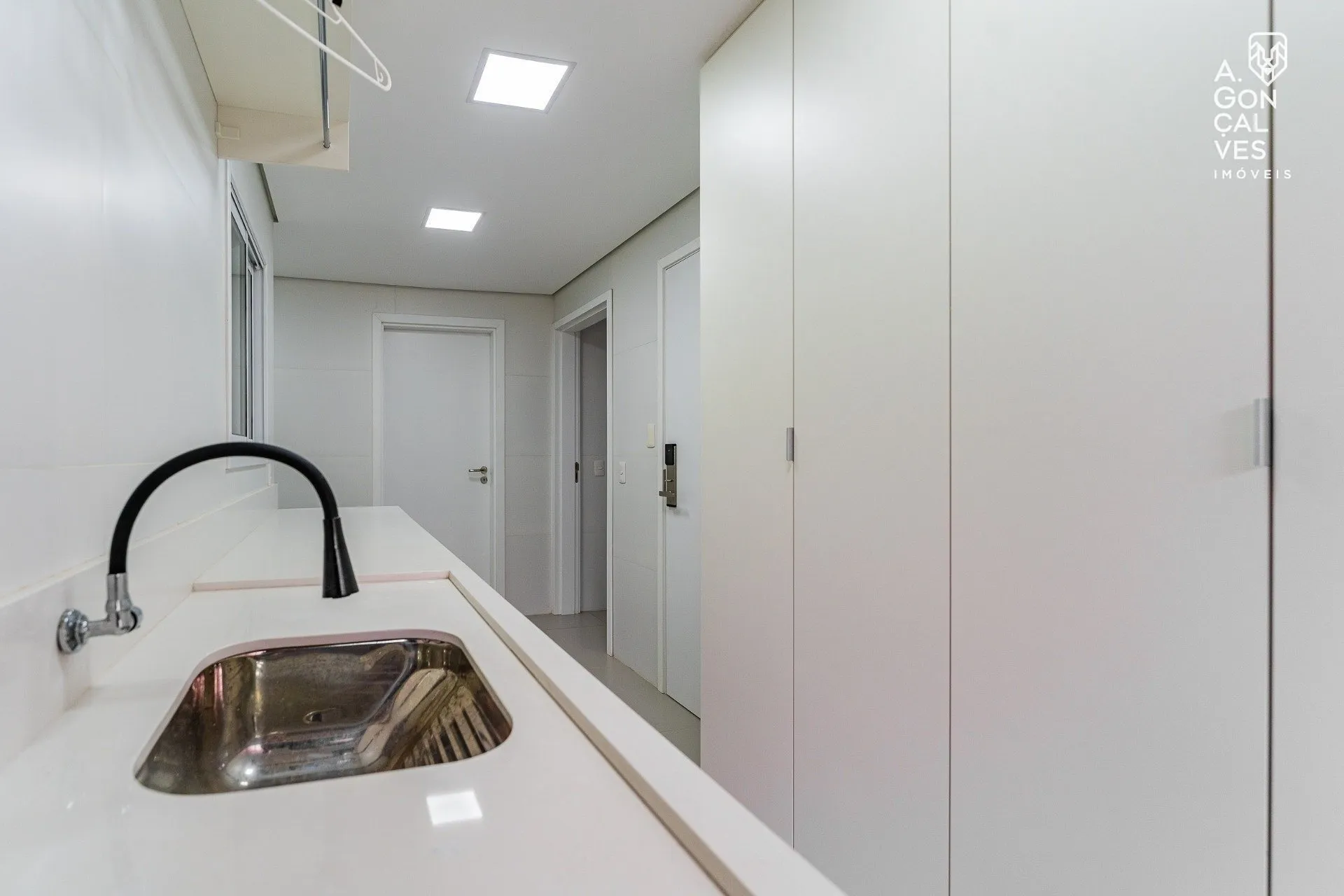 Мебльована квартира 260 м² з 4 спальнями з власними ваннами — photo 8