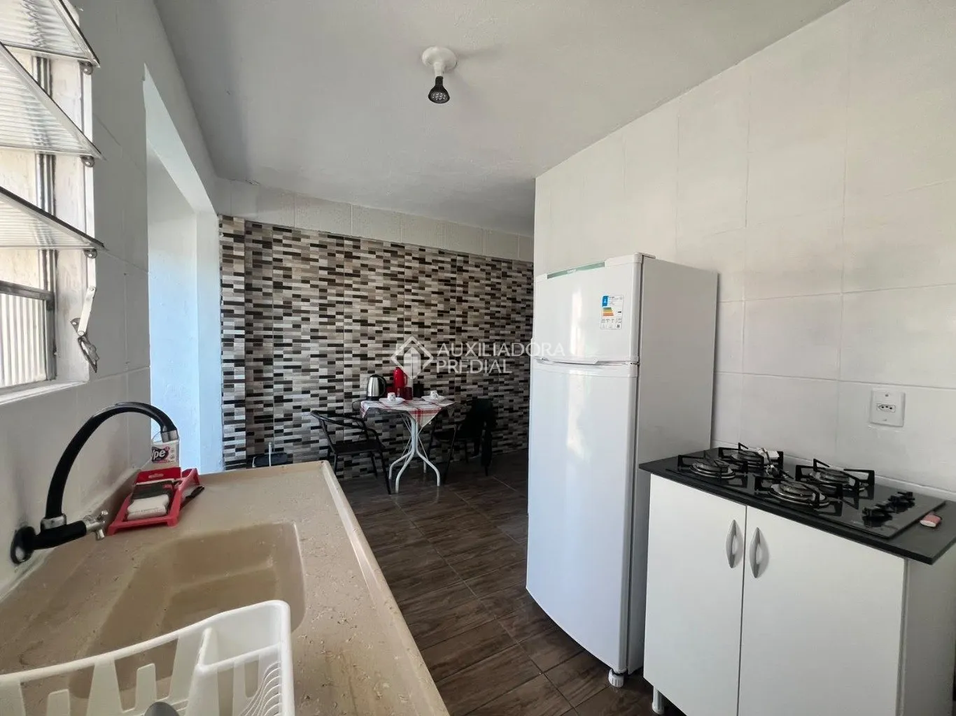 24 m² furnished studio with a compact gas kitchen — photo 8