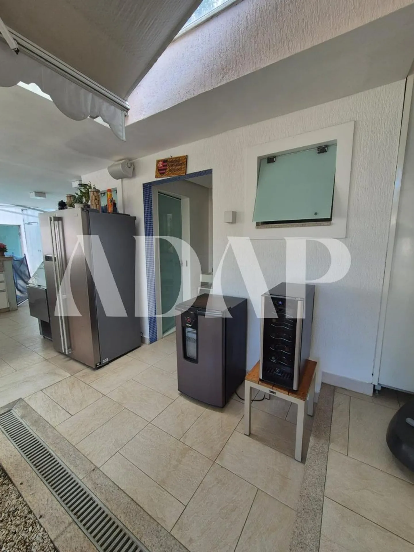 1253 m² house with 7 bedrooms and a private garden — photo 33
