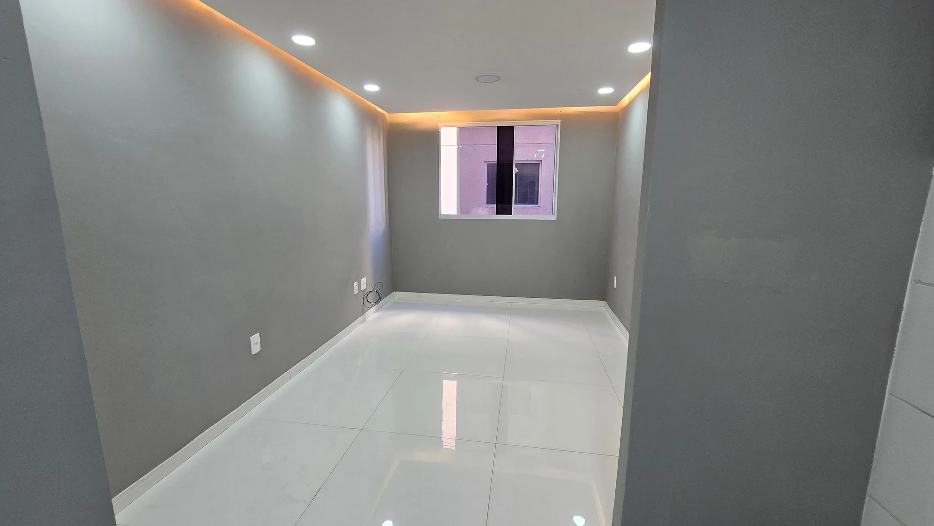 2-bedroom apartment with 1 parking space, unfurnished