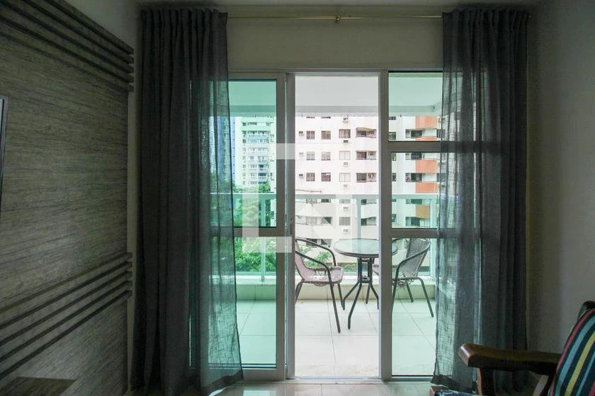 Apartamento mobiliado de 2 quartos com varanda e vaga — photo 2