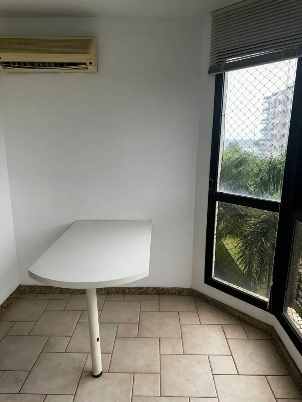 Apartamento com 4 quartos e varanda de vidro — photo 15