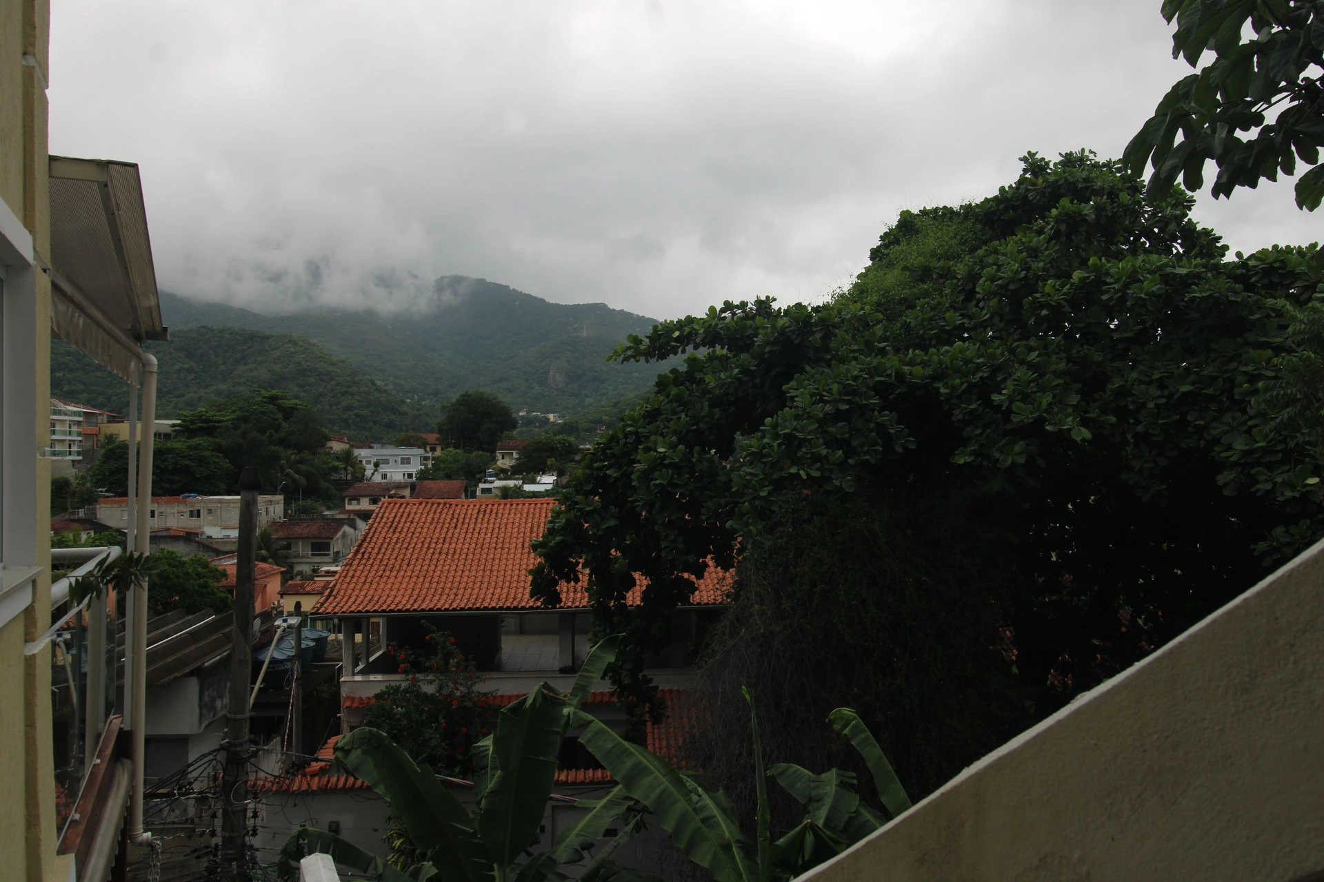 Casa mobiliada com 3 suítes e cozinha aberta com fogão a gás — photo 60
